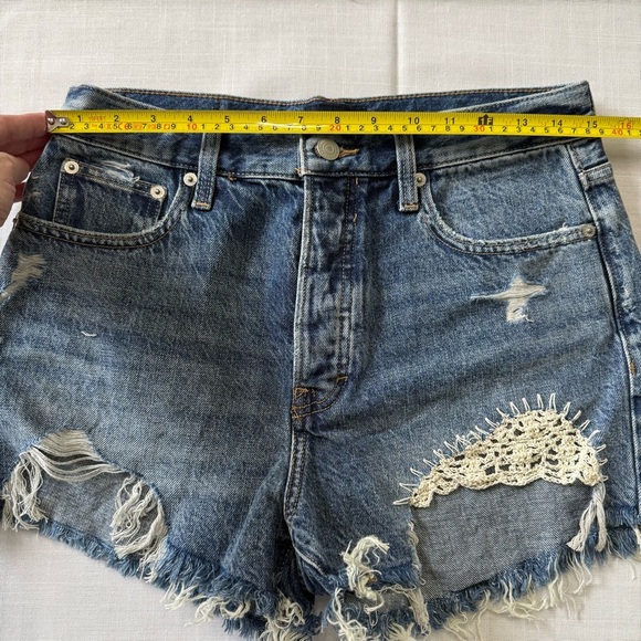 Lucky Brand Women's Blue and Cream Mom High Rise Denim Shorts Size 6/28 - Picture 5 of 12
